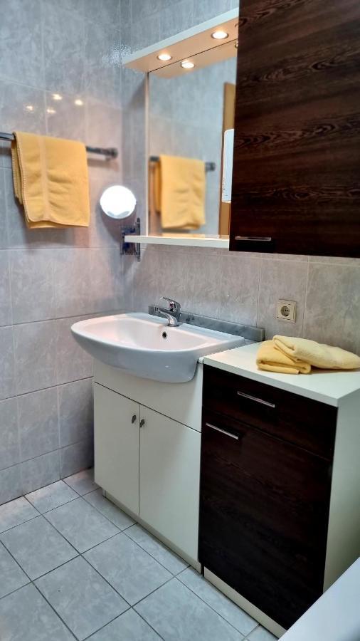 Boutique Appartamento Bacchus Marlengo Exterior foto